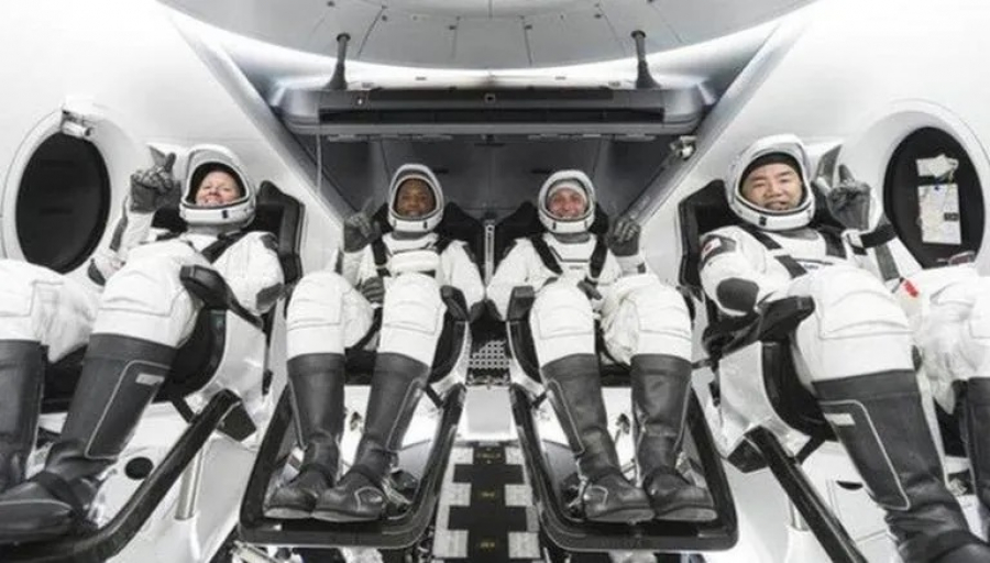 Prima echipă de astronauți privați, gata de lansare spre stația spațială
