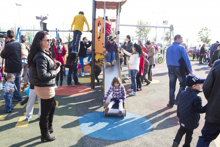 GALERIE FOTO/ Noul pol al veseliei din oraş: Gălăţenii nu se mai dau duşi din Parcul Viva