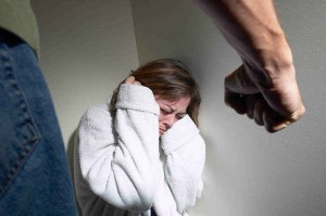 Violenţa împotriva femeilor - Una din trei românce este abuzată fizic sau verbal