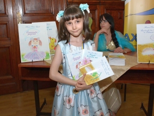 POVESTITOAREA MINUNE de la Şcoala ”Mihai Viteazul”. La şase ani, şi-a lansat trei cărţi