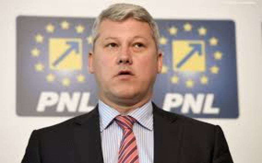 Liderii PNL, somaţi să se delimiteze de social-democraţi