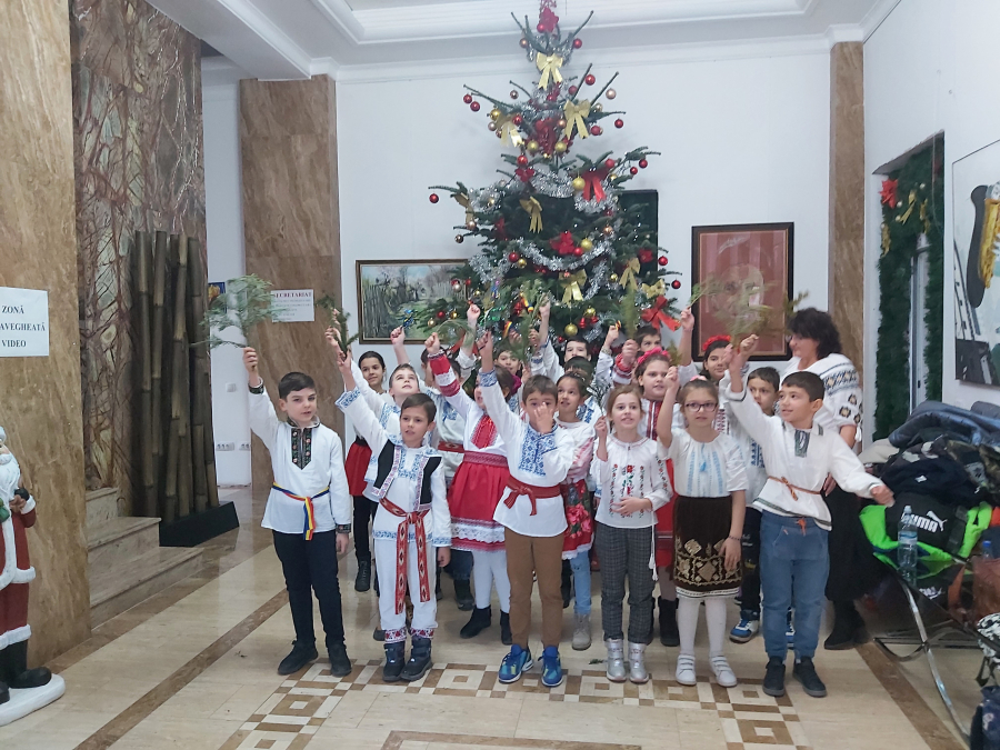 Vestea Nașterii Domnului a venit și de la copiii din Șivița (FOTO și VIDEO)