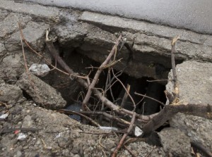 REPARAŢII capitale la CANALIZAREA unor blocuri din Galaţi