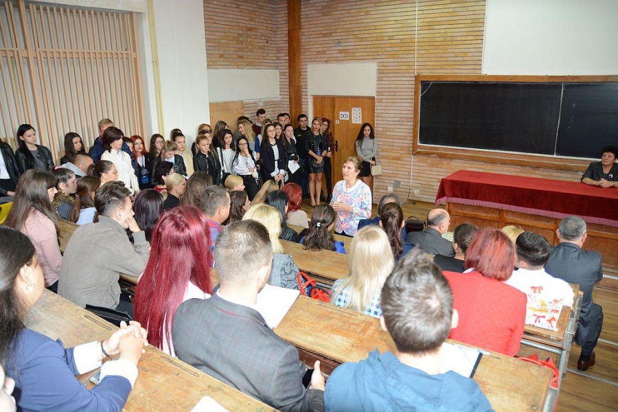 Studenţii au venit în număr mare la DESCHIDEREA ANULUI UNIVERSITAR, la Facultatea de Ştiinţe Juridice, Sociale şi Politice a Universităţii ”Dunărea de Jos”