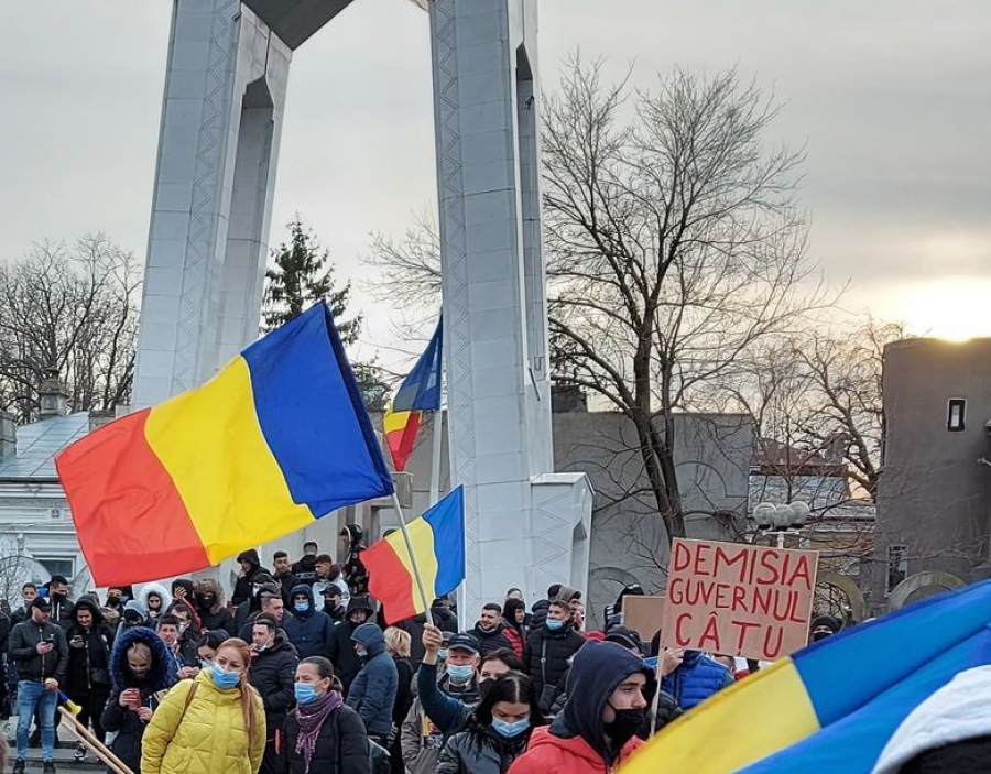 Protestatari trimiși în judecată pentru blocarea unei străzi