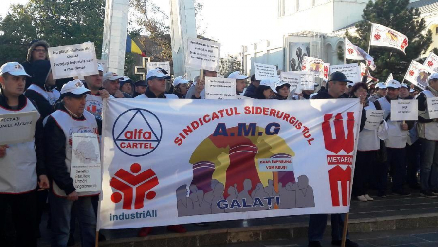 Siderurgiştii gălăţeni protestează astăzi la Guvern