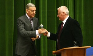 Mircea Sandu şi Dumitru Dragomir, deferiţi justiţiei în dosarul dezafilierii &quot;U&quot; Craiova 