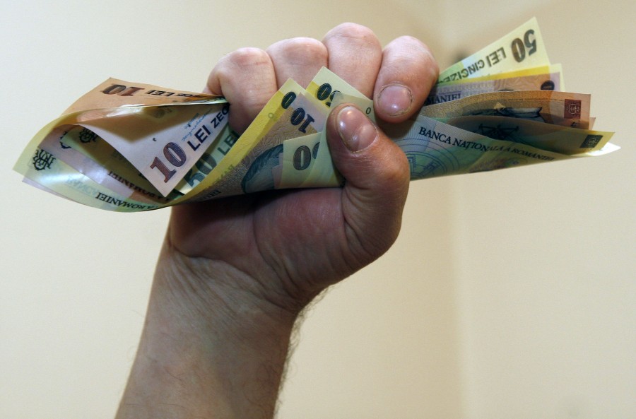 De la izbucnirea crizei economice, salariile gălăţenilor bat pasul pe loc