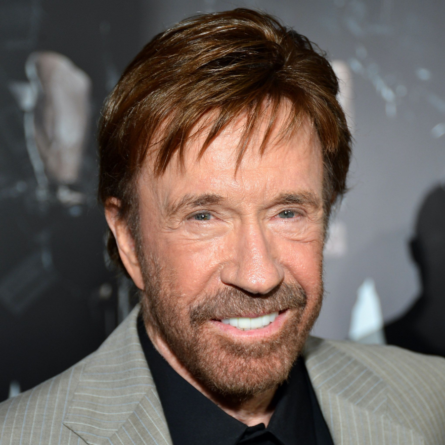 Chuck Norris a inventat nașterea, iar Edison BEC-ul