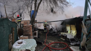 Incendiu violent &icirc;n Micro 16, l&acirc;ngă cimitirul Sf. Lazăr (FOTO)