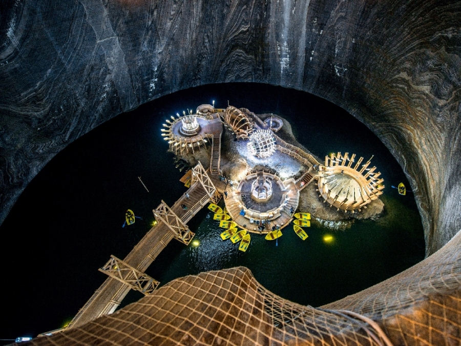 Cele mai spectaculoase şi cele mai sinistre destinaţii turistice subterane. România este în top