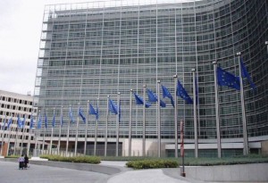Trei programe cofinanţate de UE au fost presuspendate 