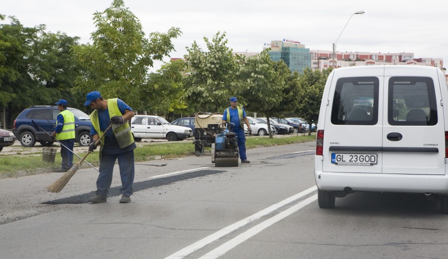 Ecosal nu poate curăţa Galaţiul/ Măturătorile mecanizate, soluţia de viitor