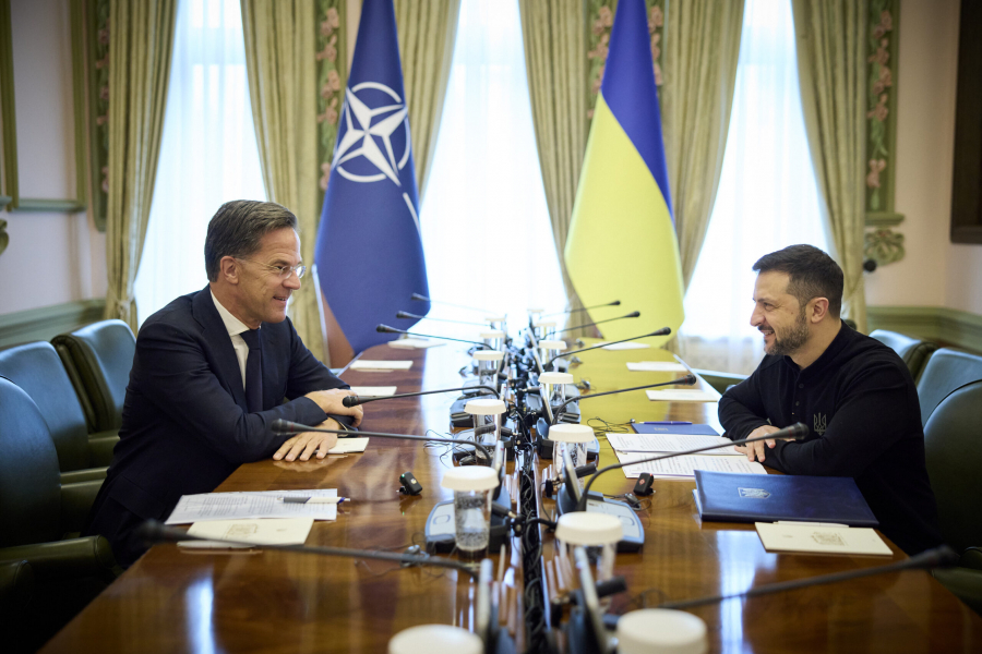 Țările NATO nu se grăbesc să invite Ucraina în alianță