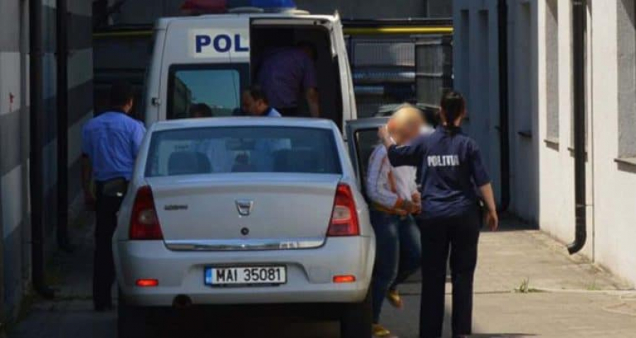 Concluzii șocante în cazul fetei bătute și umilite pe stradă. Bătăușa și martorii, reținuți