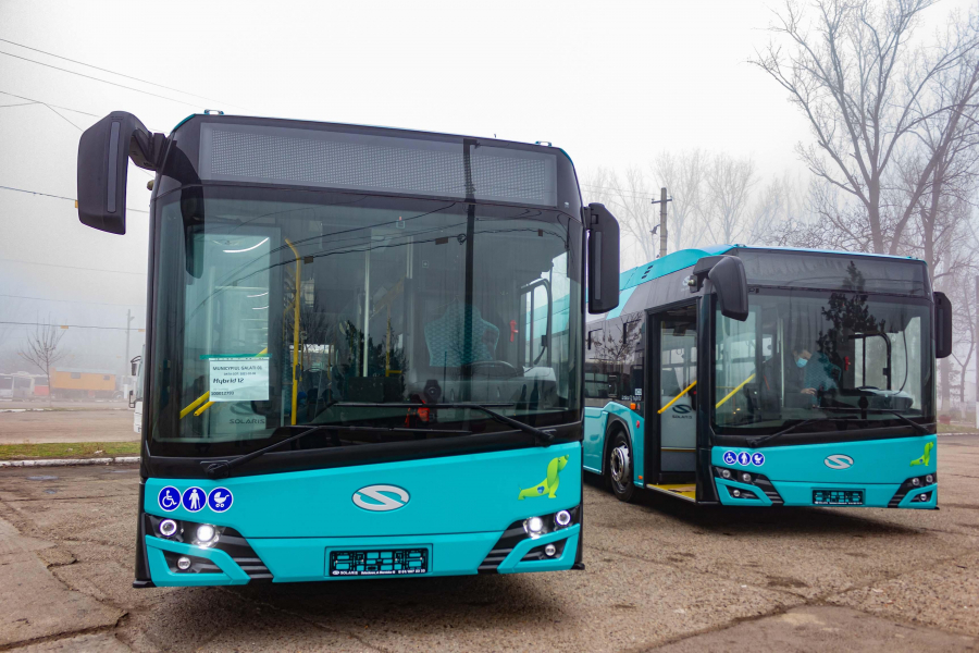 (FOTO și VIDEO) Când vor intra pe trasee primele autobuze hibrid