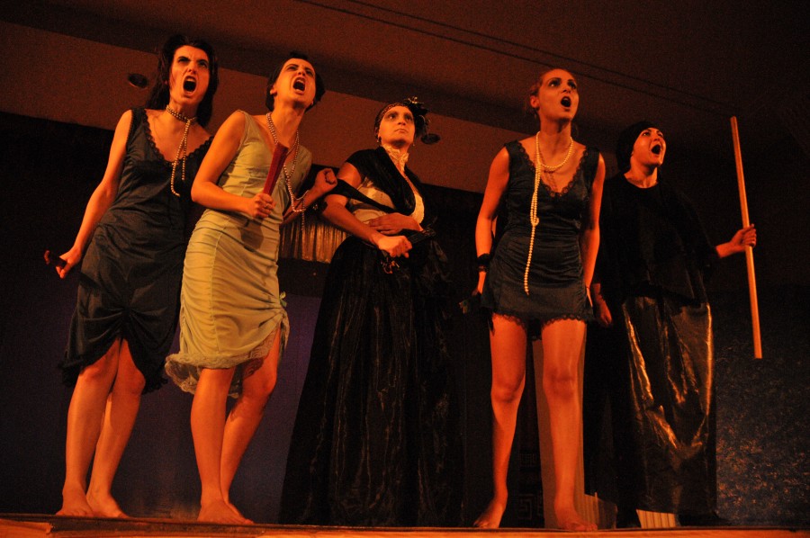 „Casa Bernardei Alba” - Încheierea cu succes a festivalului de teatru studenţesc 