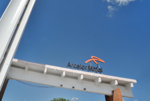 Profitul trimestrial al ArcelorMittal depăşeşte estimările