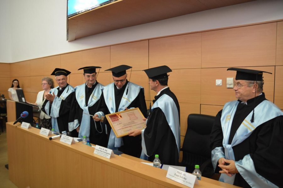 Cel mai apreciat chirurg român, Doctor Honoris Causa al UDJG