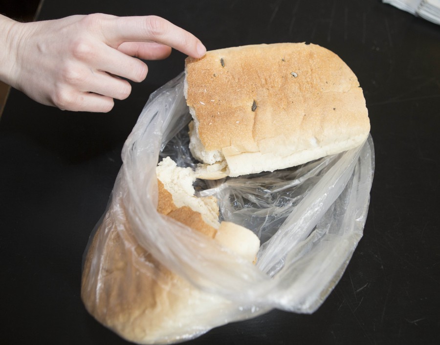 Producător de pâine din Galaţi amendat de Protecţia Consumatorului pentru "adaos supect"