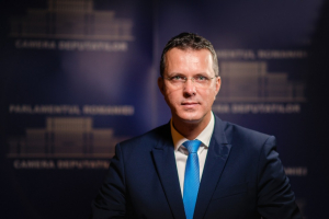 Steagul Ungariei Mari versus problemele reale ale românilor