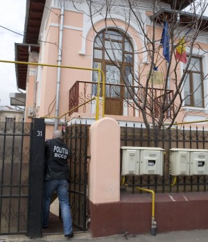 Sute de oameni ţepuiţi de puşcăriaşii gălăţeni / Infractorii au furat peste 200.000 de euro