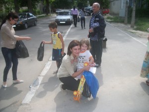 Daruri de 1 Iunie, de la „Davila”: Viitorii asistenţi medicali gălăţeni au ajutat peste 50 de copii