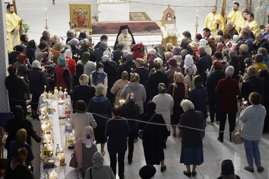 Sărbătoarea Sfintei Cuvioase Parascheva, prilej de rugăciune și filantropie