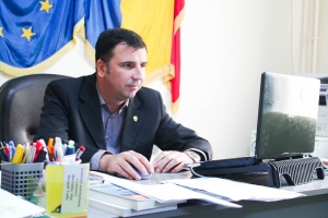 &quot;Un chimist creează un NOU DROG în 15 minute&quot;. INTERVIU cu cms. şef Cornel Mototolea, şeful BCCO Galaţi