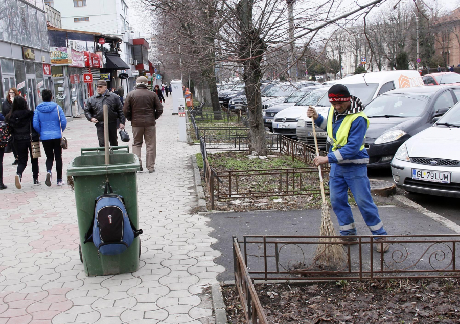 A început curăţenia de primăvară în oraş