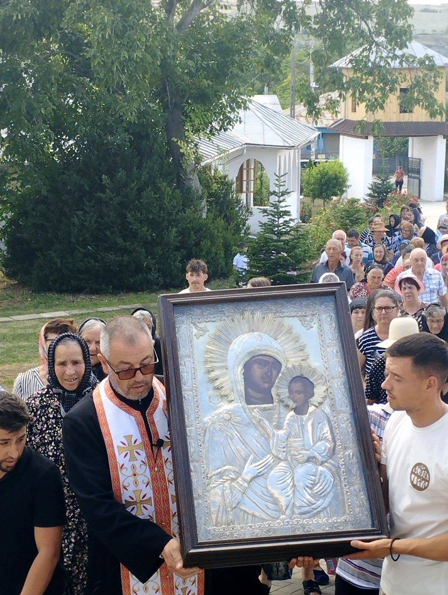 Icoana Maicii Domnului de la Adam îndepărtează molimele şi aduce ploaia