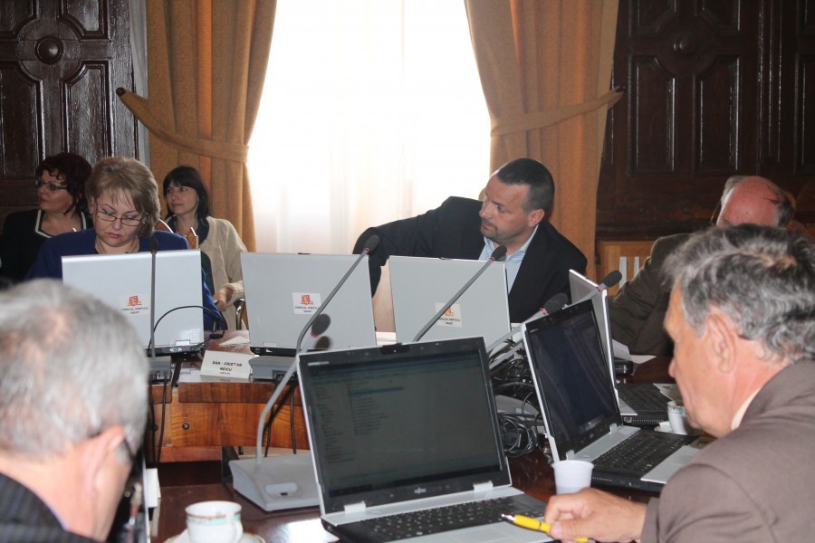 Noi SCHIMBĂRI la nivelul Consiliului Judeţului/ Dan Neicu părăseşte PC pentru PNL