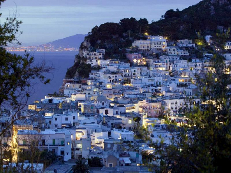 Capri, destinaţia de vacanţă preferată de vedete