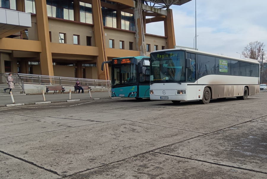 Când trenul întârzie şi ultimele autobuze pleacă goale...