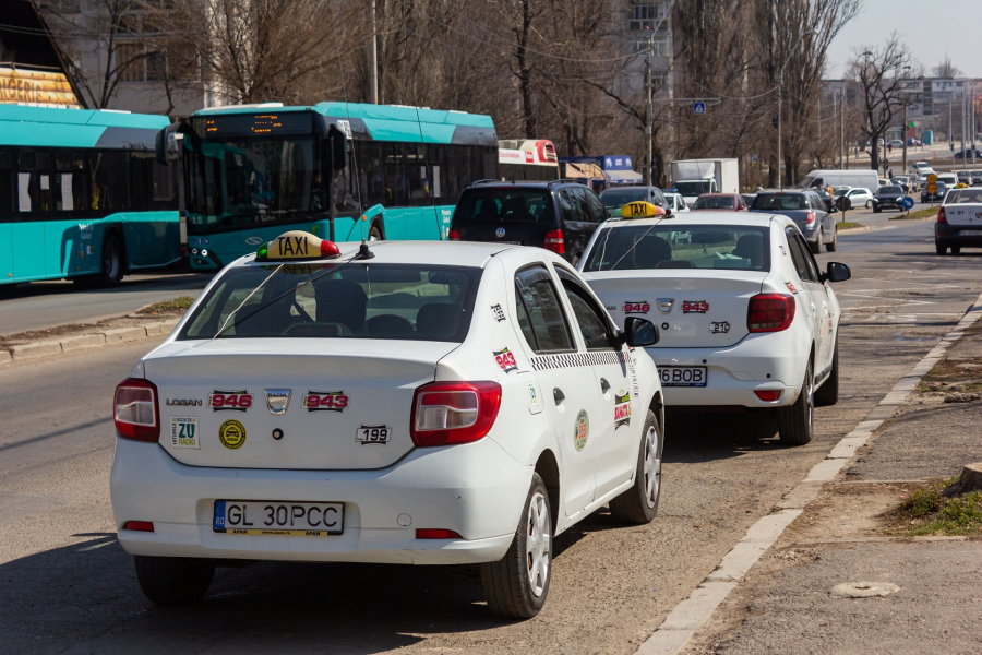 Tariful pentru autorizațiile de taxi se reduce la jumătate