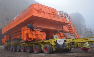 ArcelorMittal Galaţi | Se montează un utilaj gigant pentru transportul oţelului lichid