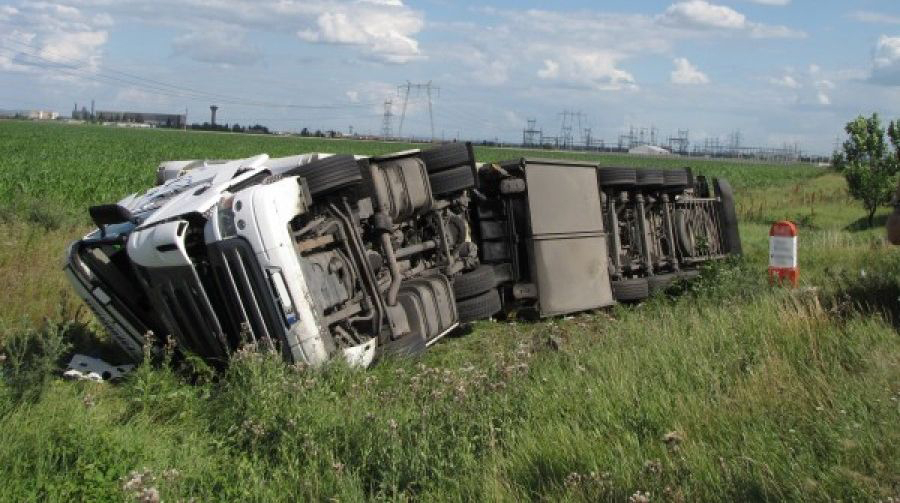 AVERTISMENT | Mulţi angajaţi îşi pierd încă viaţa în accidente rutiere