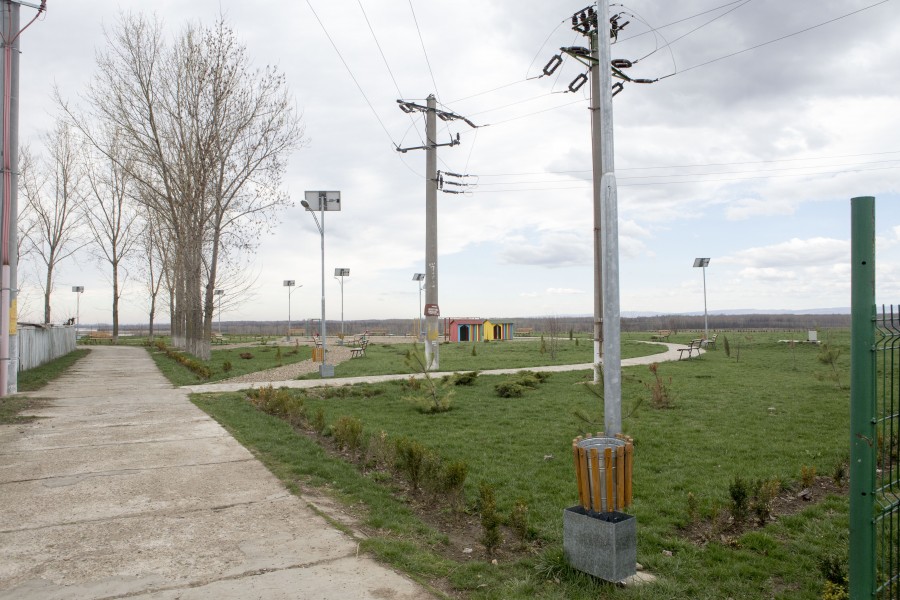 Condiţii decente de trai şi iluminat ecologic, într-o COMUNĂ gălăţeană cu potenţial de ORAŞ (FOTO)