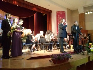 Premieră naţională la Teatrul Muzical: Compozitorul şi-a însoţit simfonia la Galaţi