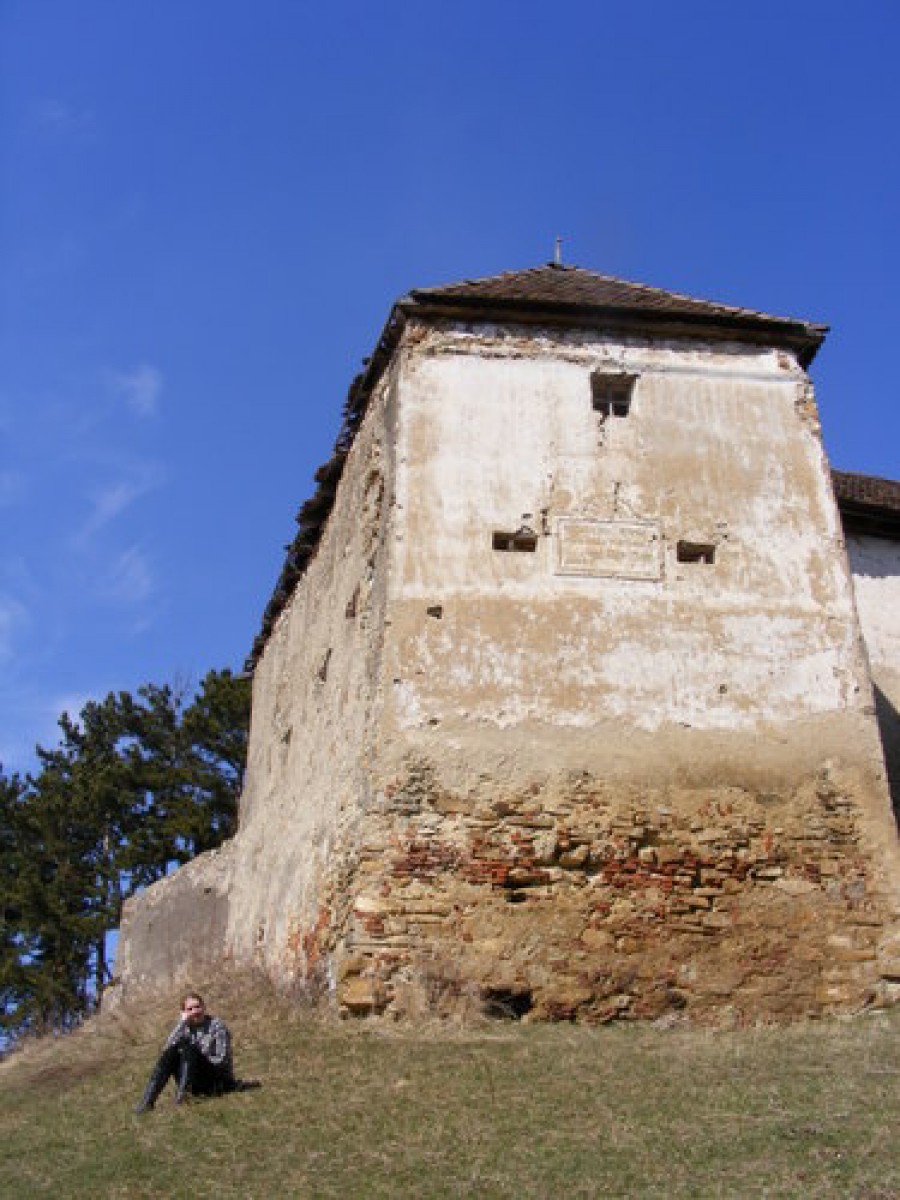 Destinaţii spirituale: Biserica şi cetatea de la Jimbor