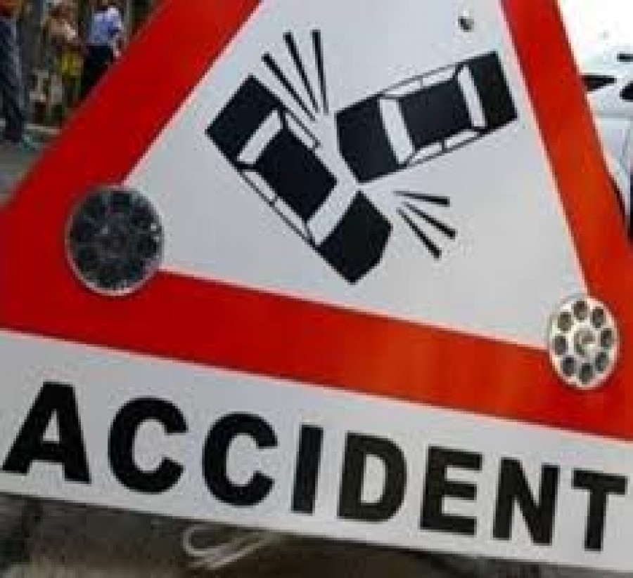 Moartea vine în marşarier. O gălăţeancă a fost accidentată grav de un Mercedes