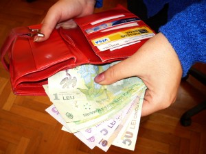 Superstiţii legate de noaptea dintre ani / Bani în portofele şi lenjerie intimă roşie 