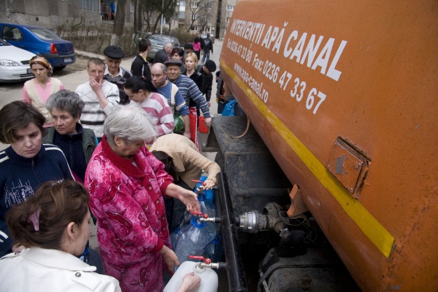 Din ce în ce mai mulţi gălăţeni rămân FĂRĂ APĂ RECE. Continuă sistarea din cauza DATORIILOR