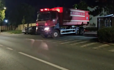 Sute de tone de alimente, locuinţe modulare, saci de dormit, pături şi saltele trimise spre Galaţi
