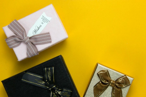 Obiecte personalizate pentru cadouri: idei inspirate pentru oameni greu de surprins
