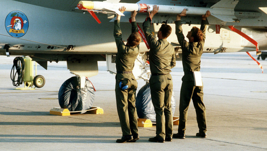 Forțele Aeriene vor fi dotate cu rachete americane AIM-9X