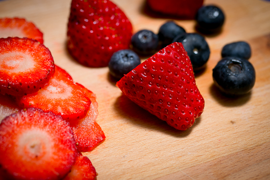 Consumul de fructe roșii poate reduce efectele cancerului