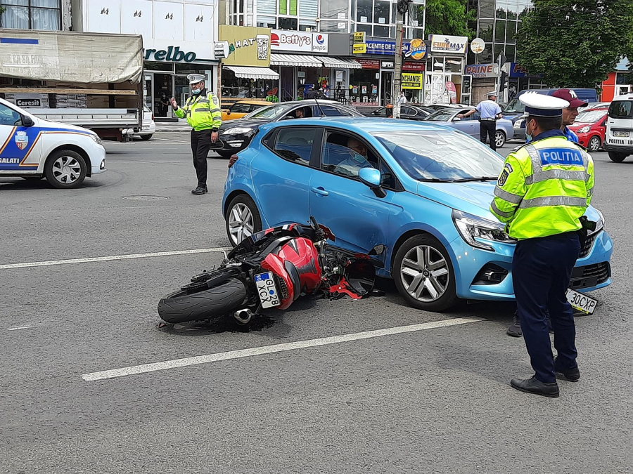 Motociclist spulberat pe Brăilei