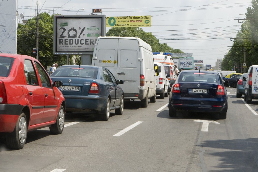Studiu alarmant privind poluarea fonică din oraş / Traficul rutier sparge timpanele gălăţenilor