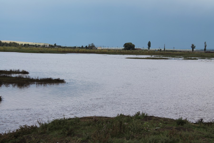 Sute de hectare de teren agricol din comuna Frumuşiţa, distruse de ape